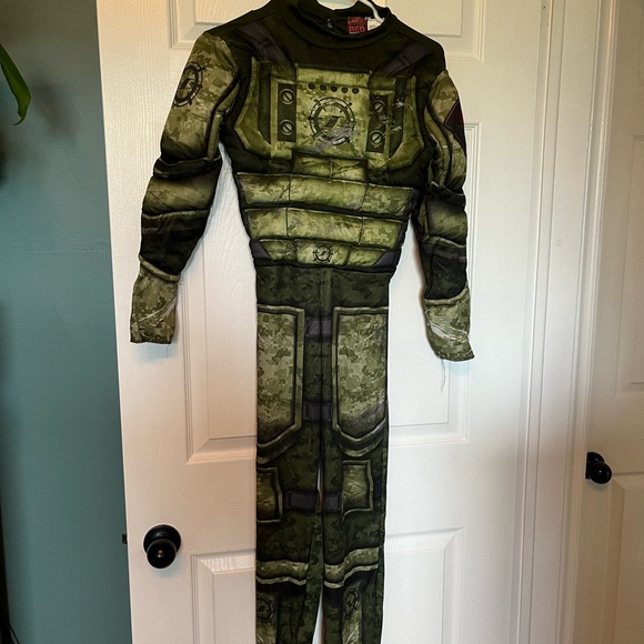 Halloween Costume - Picture 1 of 3